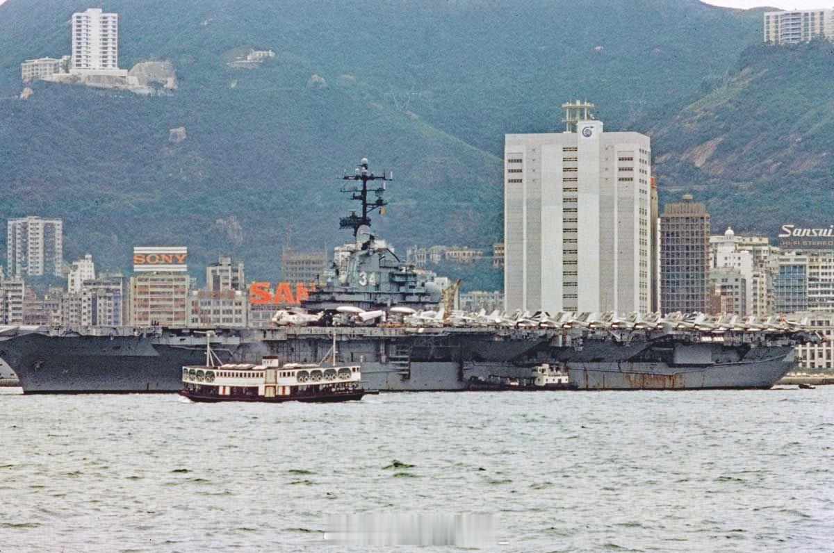 1975 香港奥利斯卡尼号航母（CV-34）#幻彩港风港影# ​​​