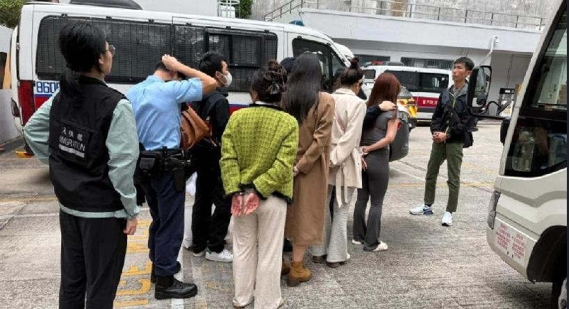 香港新界南总区机动部队与葵青、荃湾、沙田、大屿山及机场警区，联合入境事务处，于周