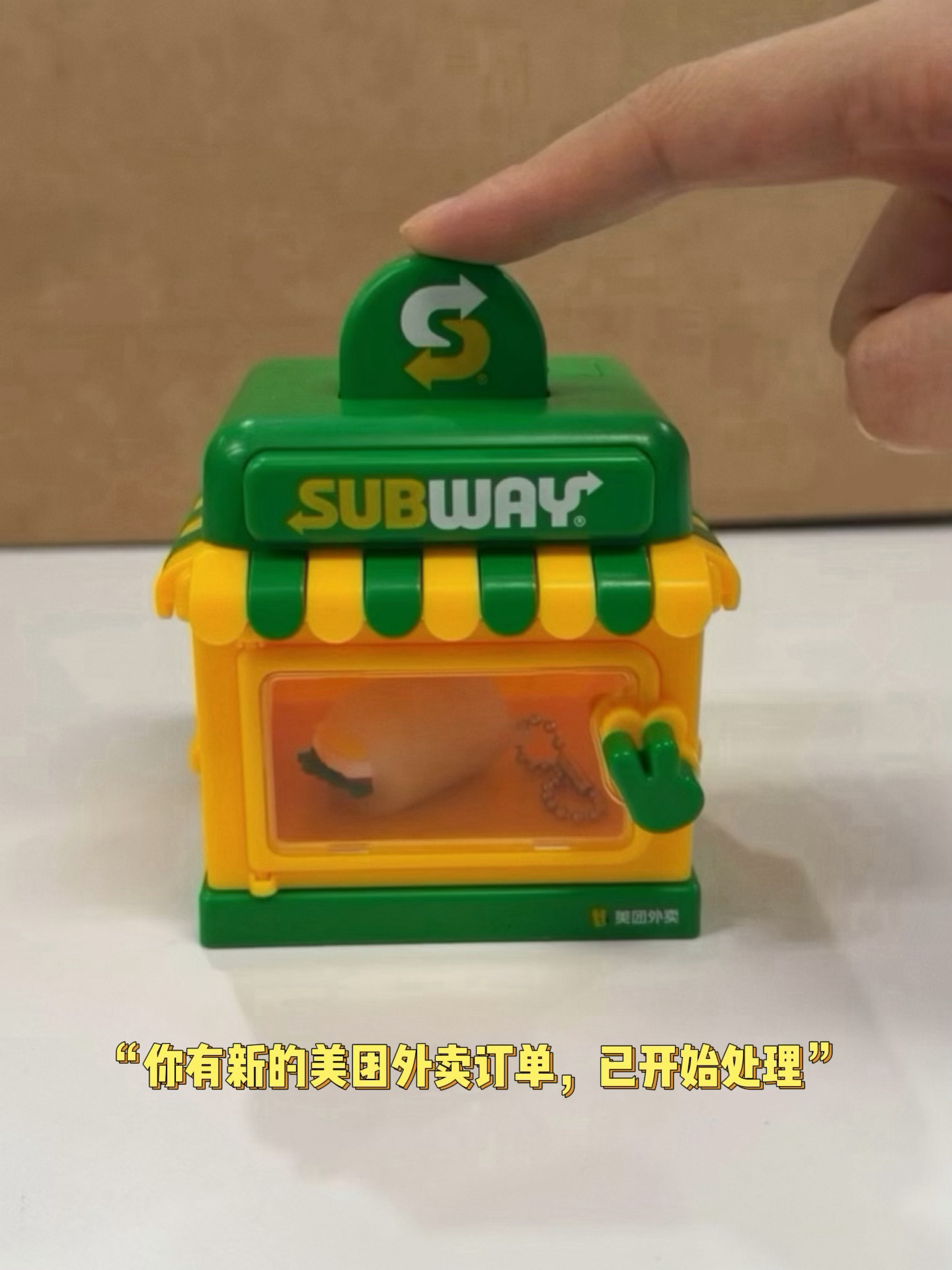 好好玩啊，在工位反复热烤赛百味： ​​​