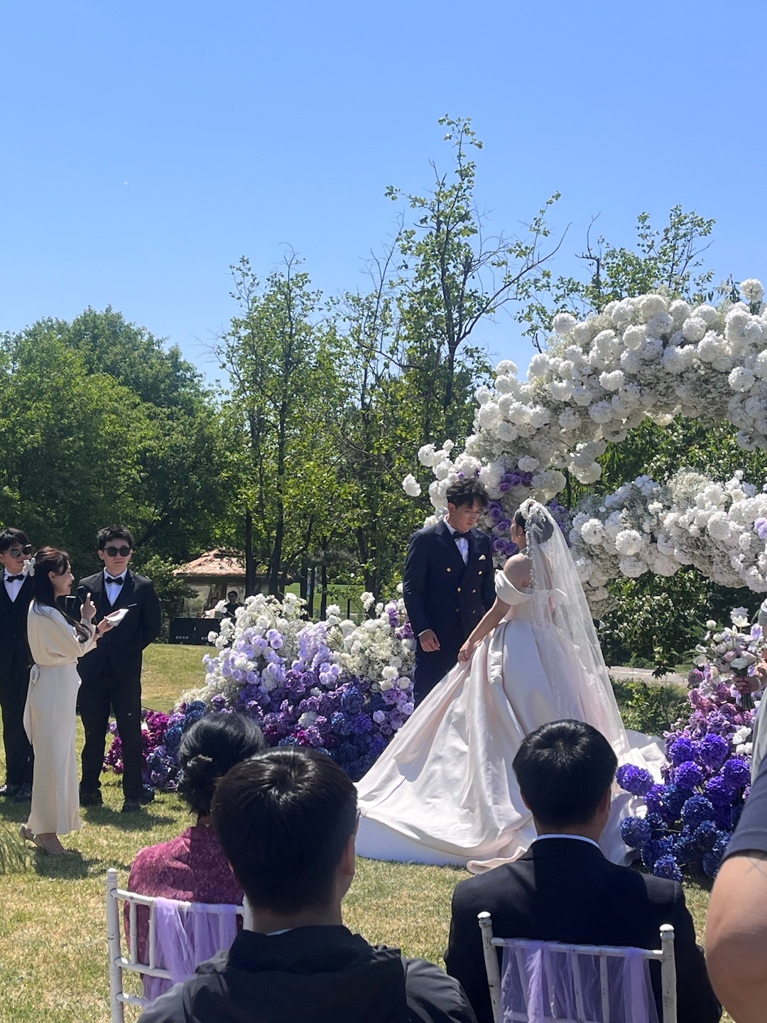 每次参加婚礼都哭[揣手] ​​​