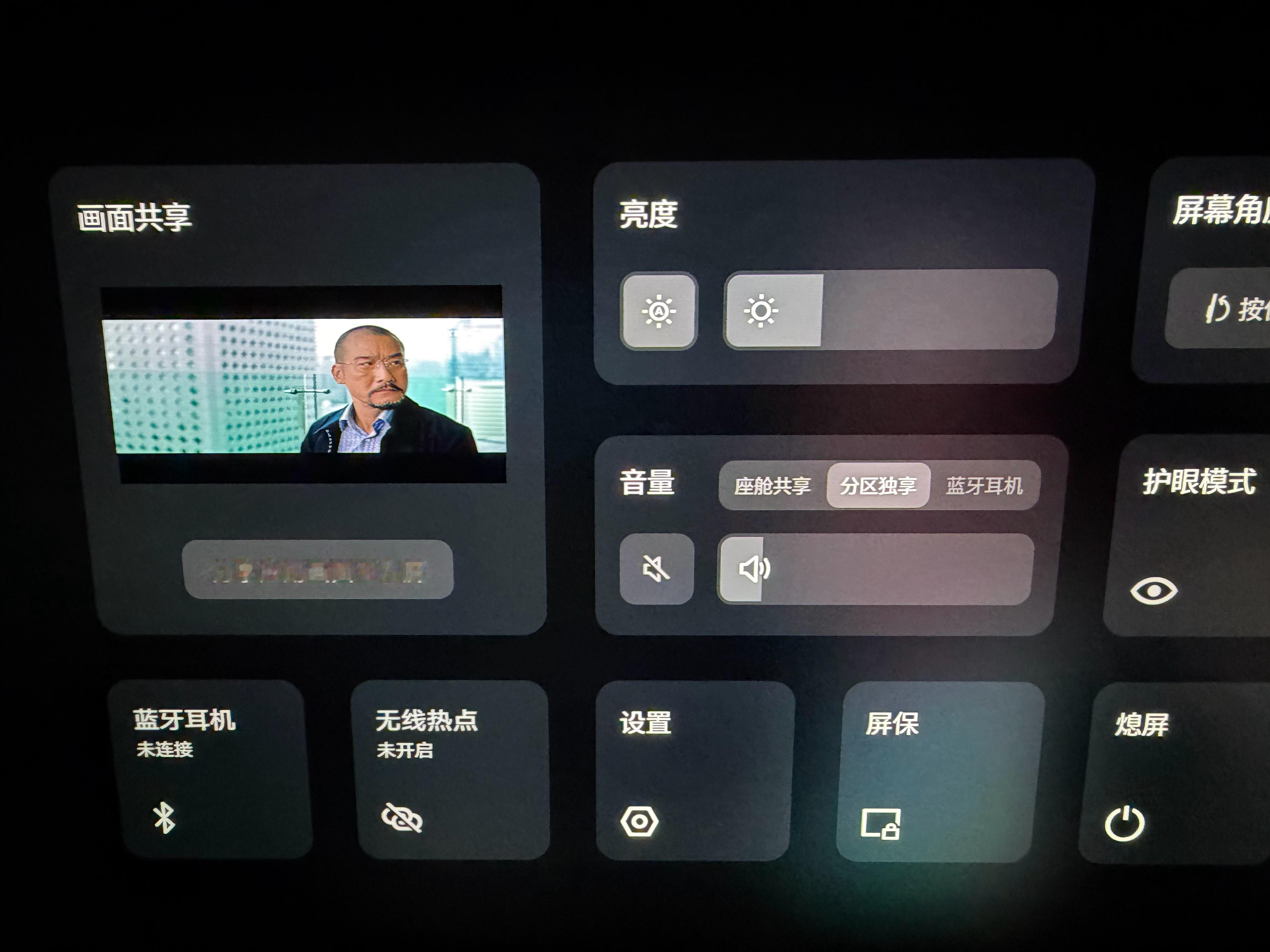 我看我的《狂飙》，看他的《天道》，大家互不迁就，互不打扰。蔚来ES9的双16英寸