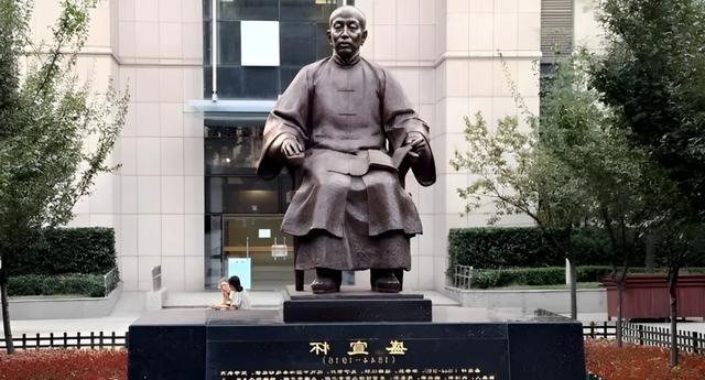 1949年，晚清首富盛宣怀的小女儿，集万千宠爱于一身的盛方颐在上海出租屋内自尽而