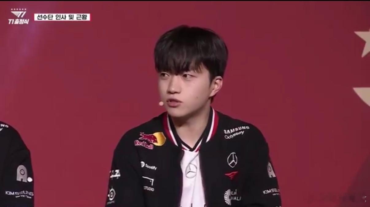 🎙️ ：在我看来，Keria似乎越来越帅了。你对2026年有什么想法？Keri