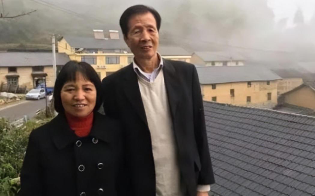2013年亿万富翁回浙江看望朋友，路途中因为天色渐晚，便在农妇家借宿一晚，谁知后