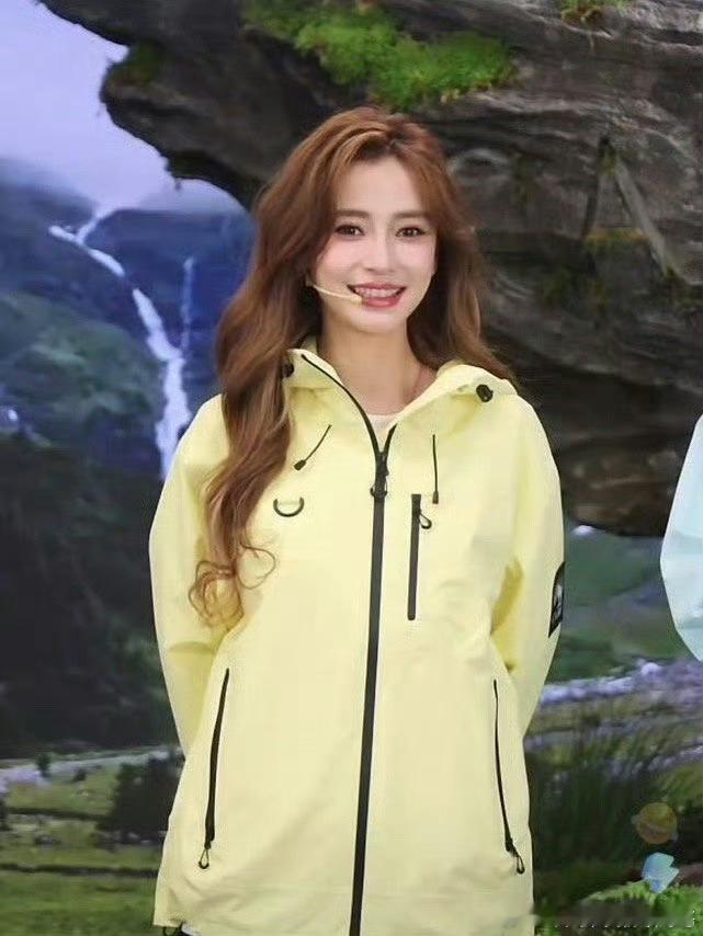 angelababy今日份品牌直播视频截图，还是这么美丽[哆啦A梦花心]Ange