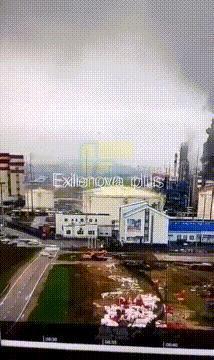 “炸！炸！炸！”当地时间2025年8月24日，俄罗斯迎来了黑暗一天，乌克兰武装部