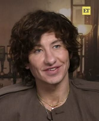 巴里脚Barry Keoghan表示他认为网络上有很多人攻击他的长相。最近他做客