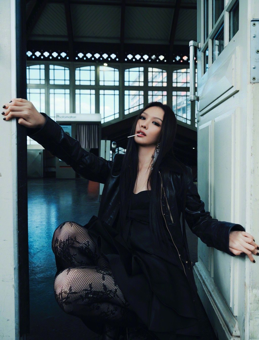 眼看着周子玄一步步黑化成恶女 恭喜完成首次亮相！时髦的穿搭品味颠覆传统，完美契合