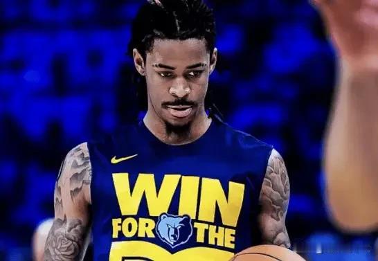 04月21日，NBA季后赛G1，雷霆与灰熊的比赛正在进行。
半场比赛结束时，灰熊