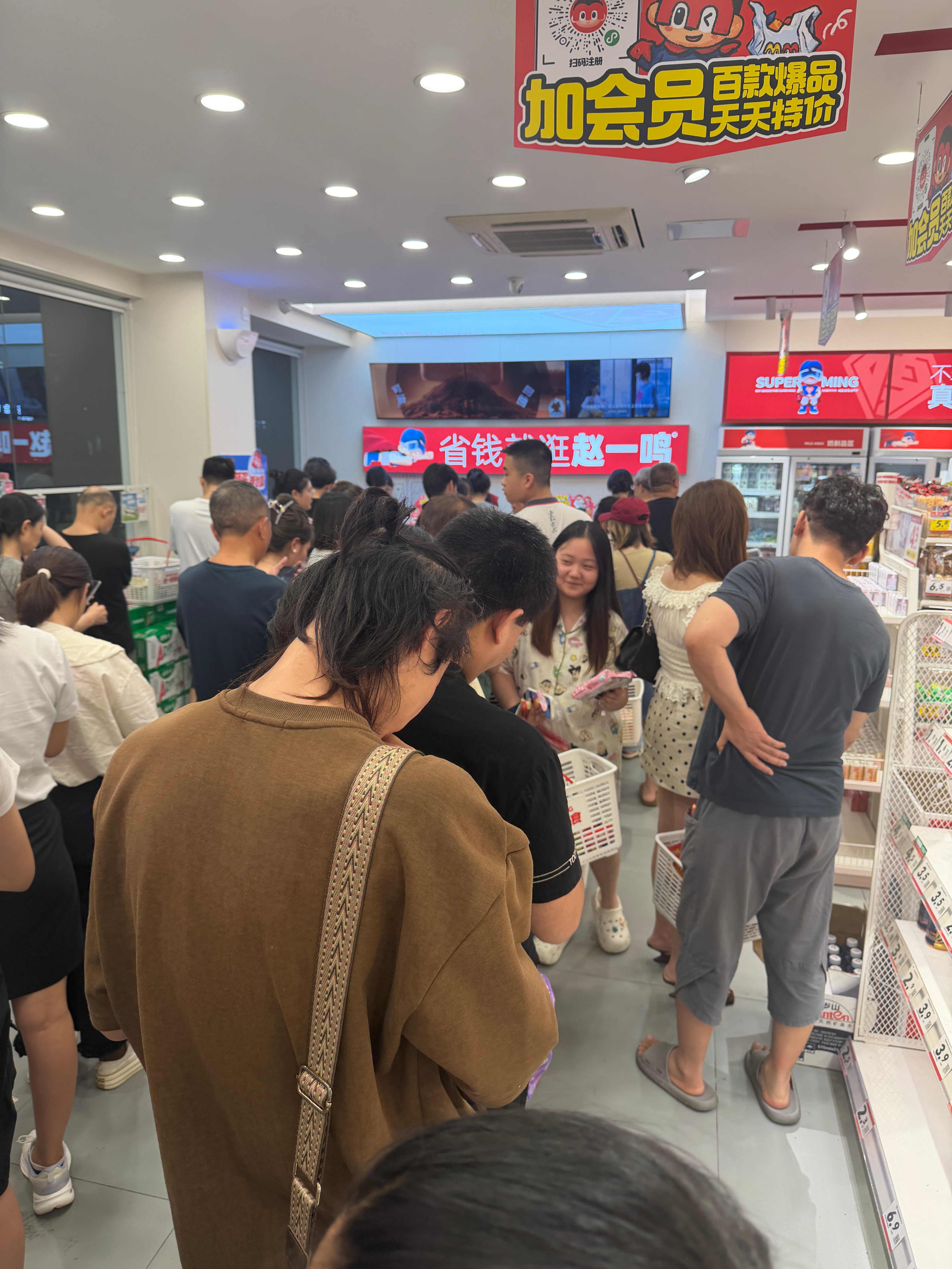 赵一鸣人山人海囤值班粮 