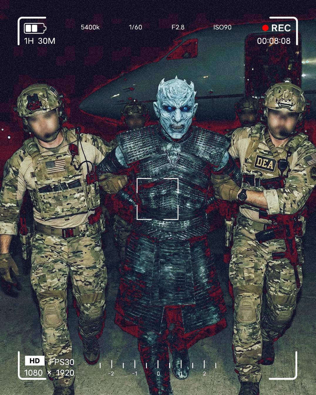 这是奔波儿灞，还是灞波儿奔？

都不是，这是美国大兵抓获的“格陵兰国王”。这么一