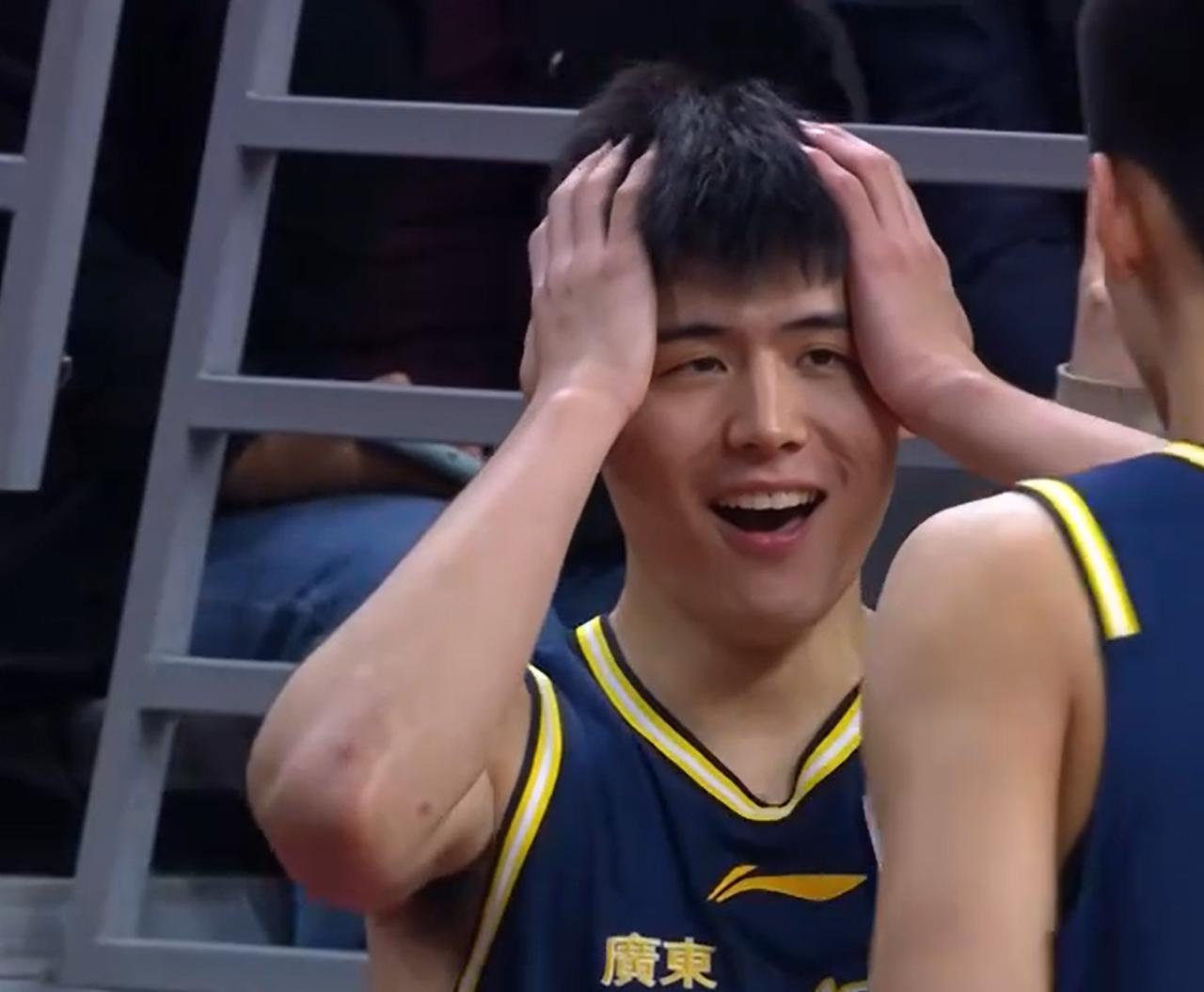 陈家政、约克踩线了吗？CBA裁判专家：业余的联赛，业余的裁判！
CBA常规赛第1