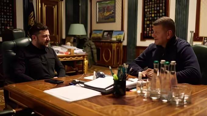 乌克兰现任驻英大使前总司令扎卢日内返回基辅与乌克兰总统泽连斯基谈工作，明面的谈法