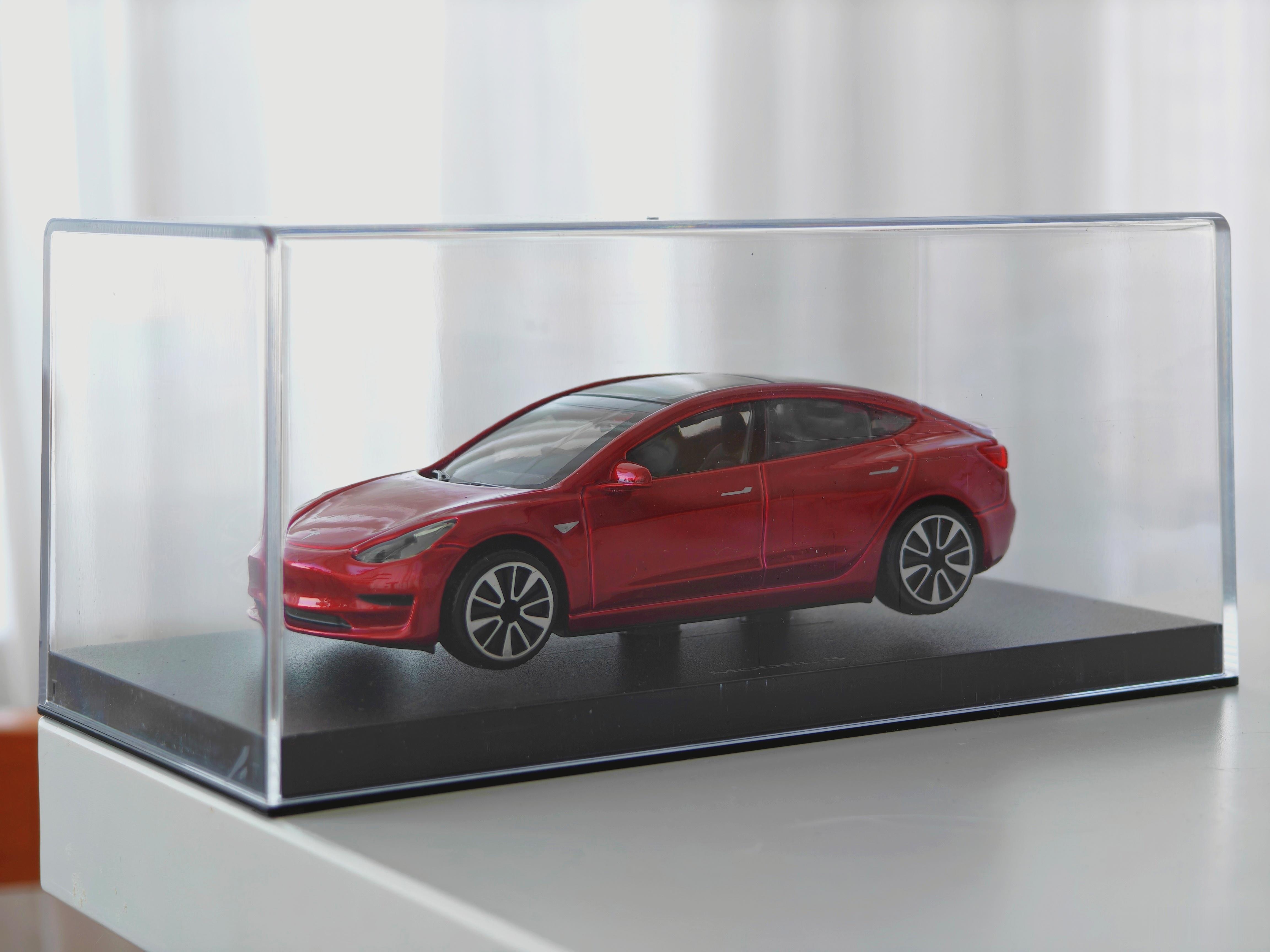 抽位铁粉[期待]评论就行，送特斯拉 Model 3 的 1:43 车模～ ​  