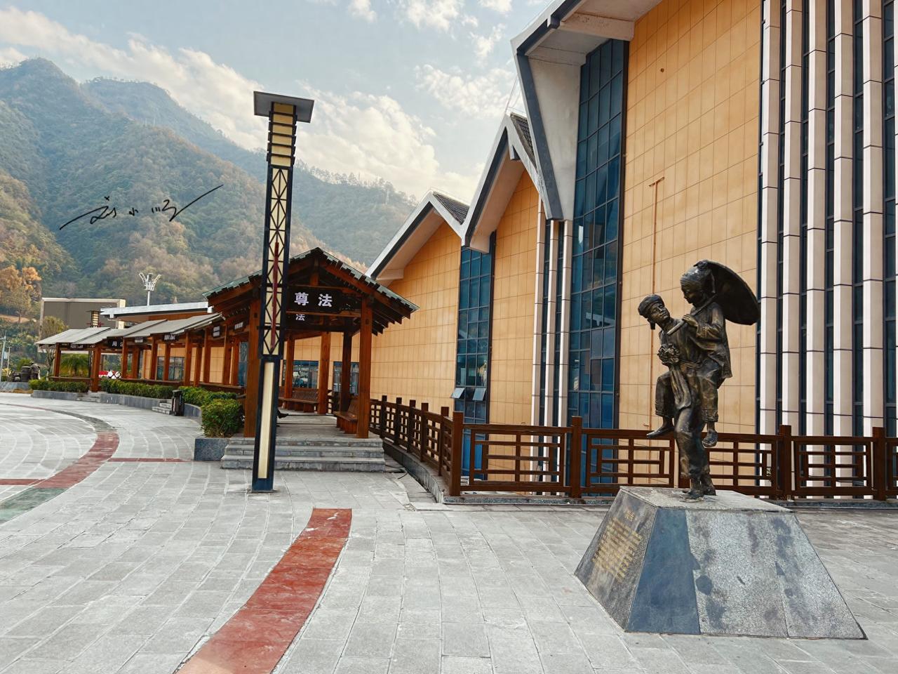 被称为“中华布依第一县”的册亨县，位于贵州省黔西南布依族苗族自治州，其独特的地名