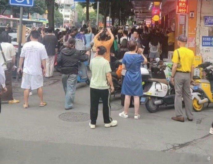 刘畊宏9天掉粉23万刘畊宏因为要录制节目，所以清场米粉店。其实这件事情有很多的解