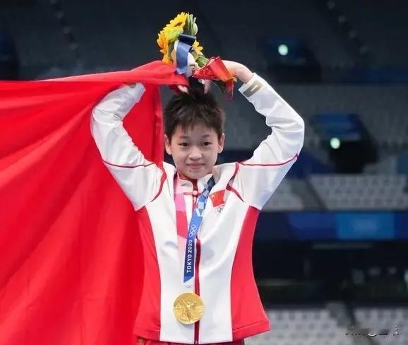 跳水台上的全红婵，如同一位自信的王者，用实力征服了所有人～～
全红婵
全红婵，从