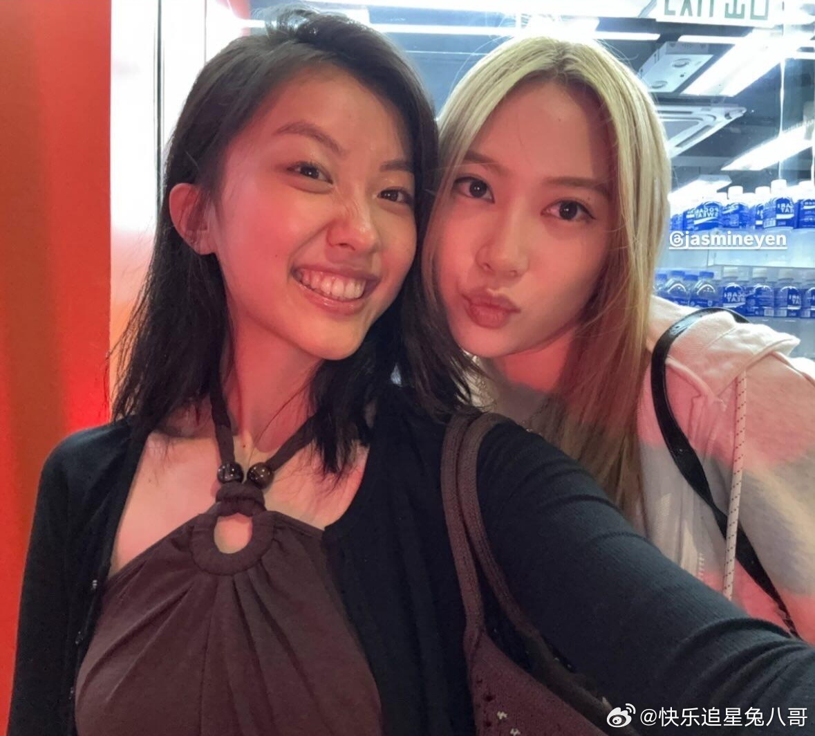 陈奕迅女儿甄子丹女儿合照陈奕迅女儿甄子丹女儿自拍合照 陈奕迅女儿甄子丹女儿合照，
