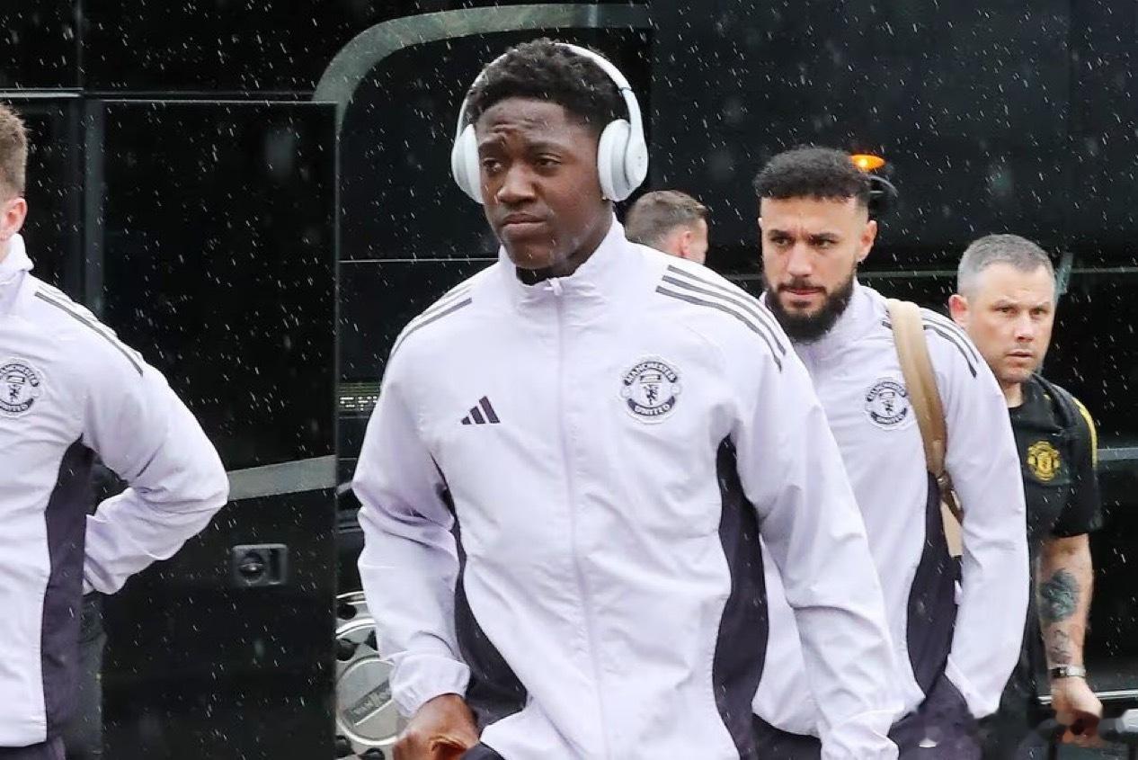 Morning☀️曼联作客斯坦福桥，约罗受伤了没有随队去。多尔古和德里赫特缺阵，