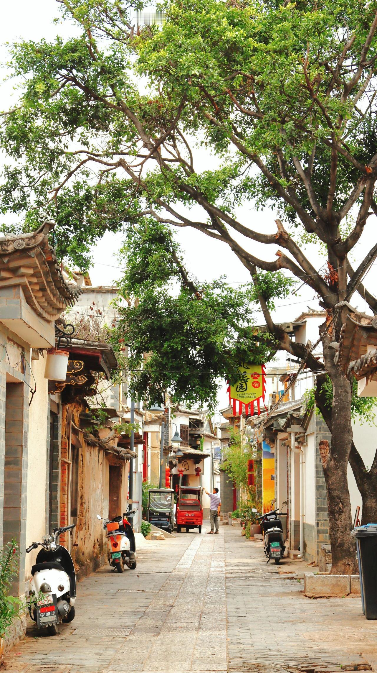 一建水：
🌿特色：电影里的滇越米轨，古城飞檐斗拱下的市井烟火，原汁原味的慢节奏