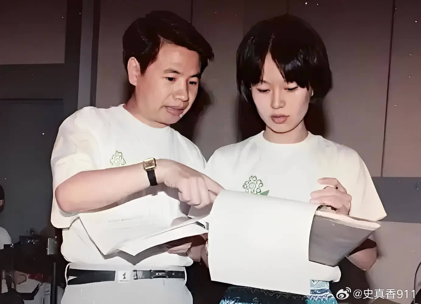 1998年，鞠萍带着儿子蒋翼遥嫁给了杨硕。杨硕跟鞠萍说：为了儿子的健康成长，我愿