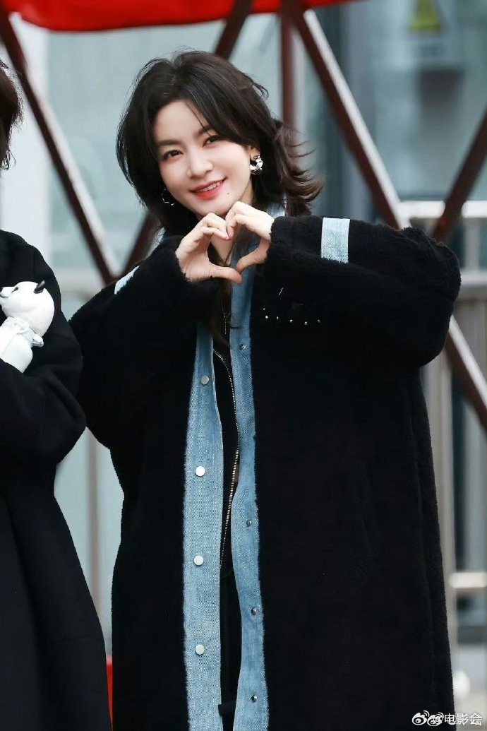 李晟[超话]李晟感谢49位朋友的支持晟姐，一次票数低算啥！带着 3 次 SA 的