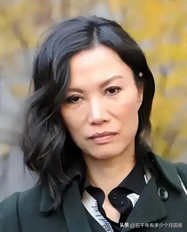 她不是天选之子，
她是改命之人。