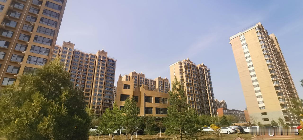 我闺女家住在11楼，当年她买的时候房价只有4000多一点，但是后来就开始疯狂涨价