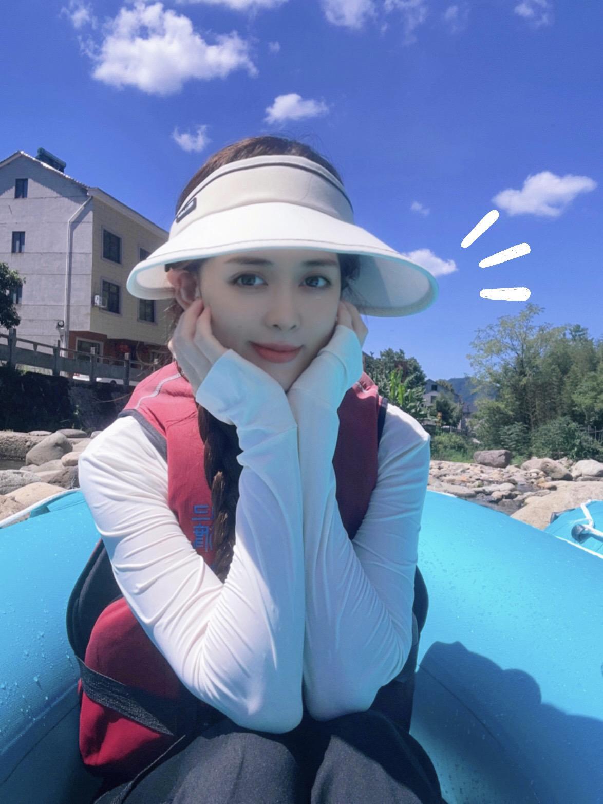 夏天就是要玩水呀～ 明晚见啦～