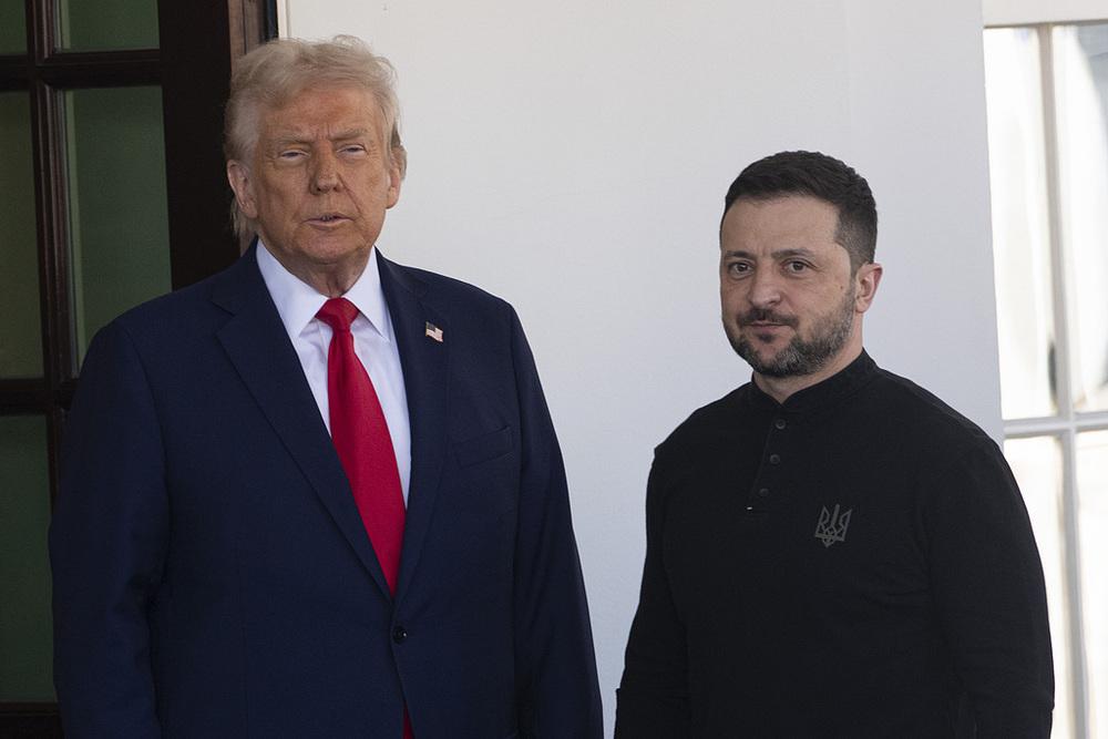 泽连斯基坚持不肯妥协，在我看来这背后有着复杂原因。一旦妥协，他或许真就走上不归路