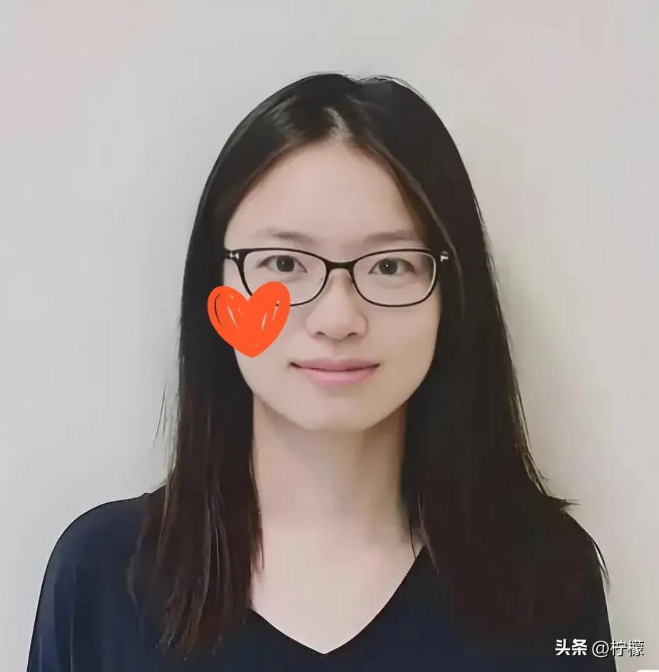 真的被王虹惊艳到！
标准普通话零口音，
彻底打破大家对广西人的
固有印象。
 