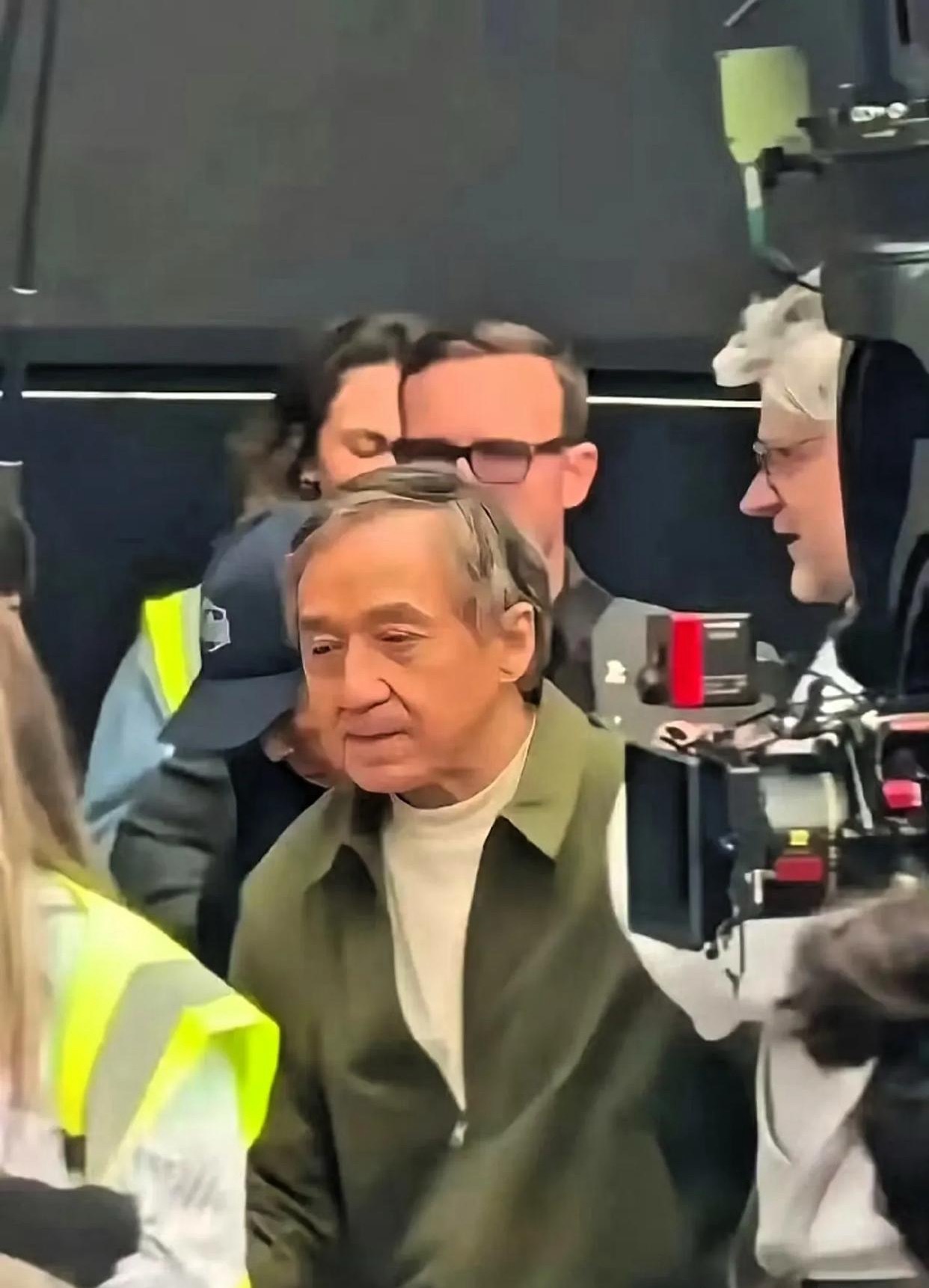 成龙大哥这辈子大概率要遗憾终生了！他挣再多的钱，再有巨星光环2025年，已经71