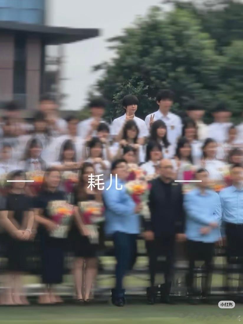 tg 陈奕恒初中毕业照 