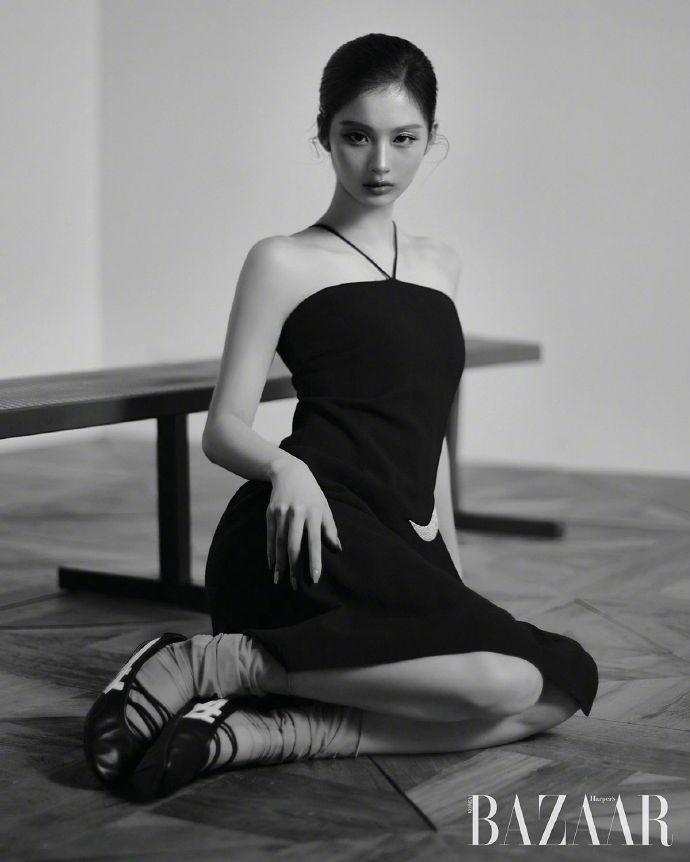 NMIXX雪允《Harper's BAZAAR》时尚画报