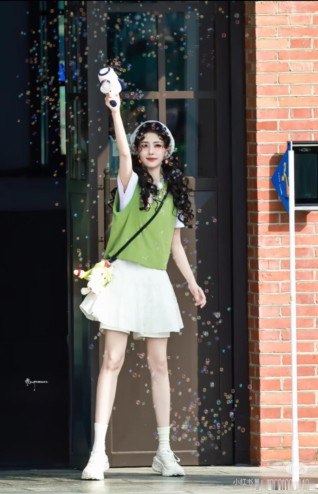 白鹿发型师方可审美真的都好好看，甜美、俏皮、复古都有。哪一个都好适合。 