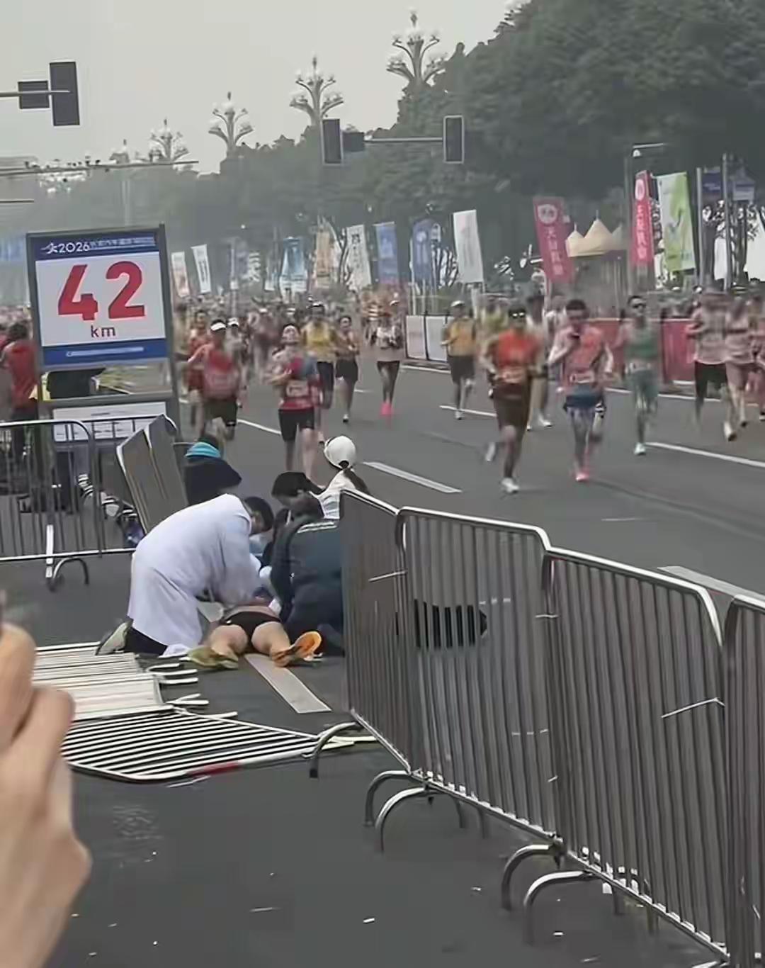 马拉松有终点，可是没有跑到终点人生却到了终点，1月18号重庆马拉松赛，湖北孝感的