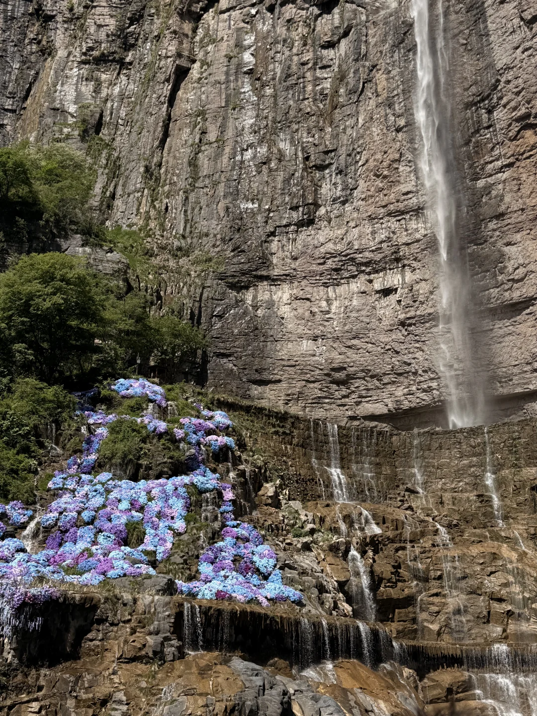 一起分享一下五一最丑的文旅人工“画蛇添足”