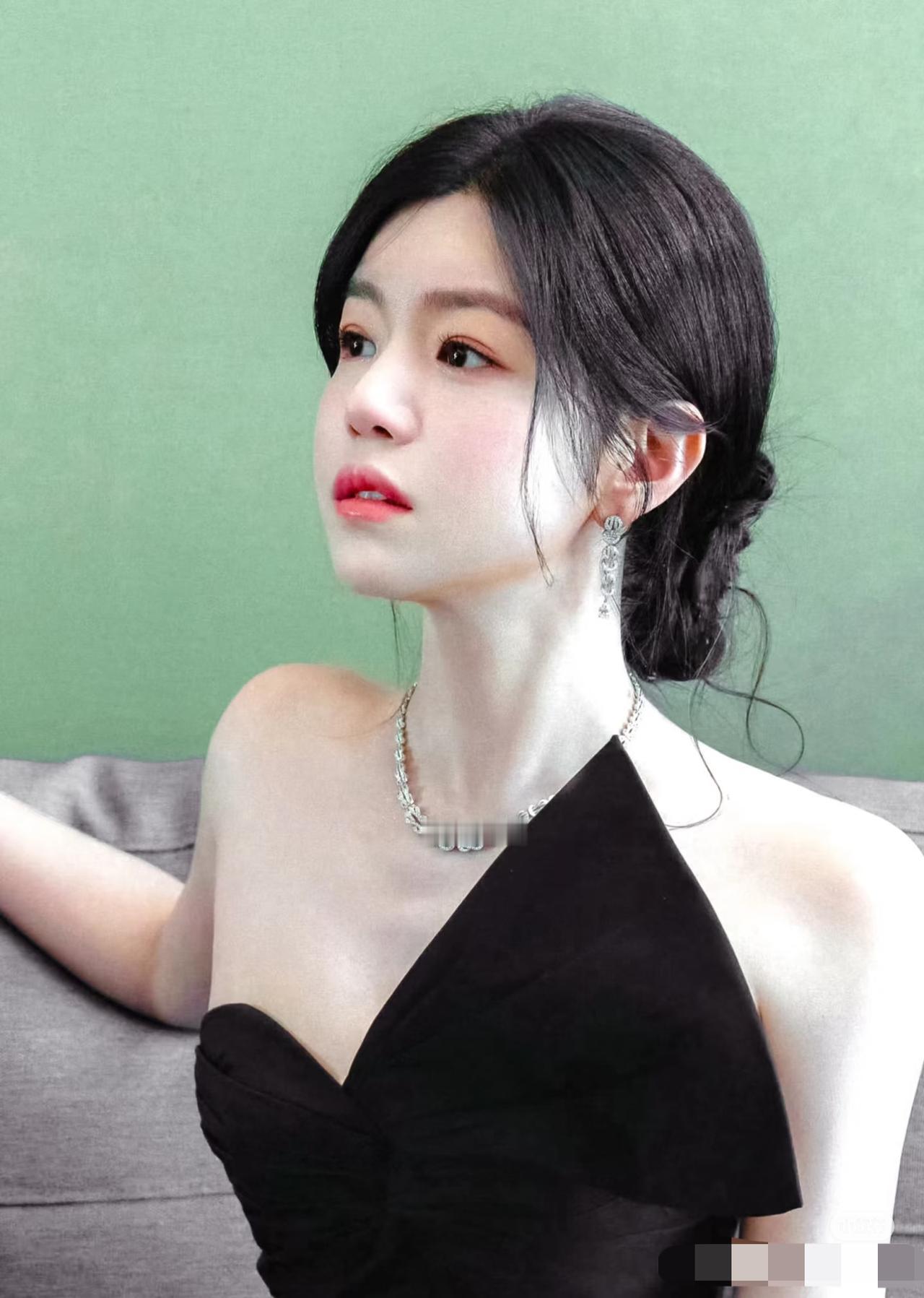 不得不说，
陈妍希申请强制执行，

这也算是给内娱所有人打了个样，不管别人说什么