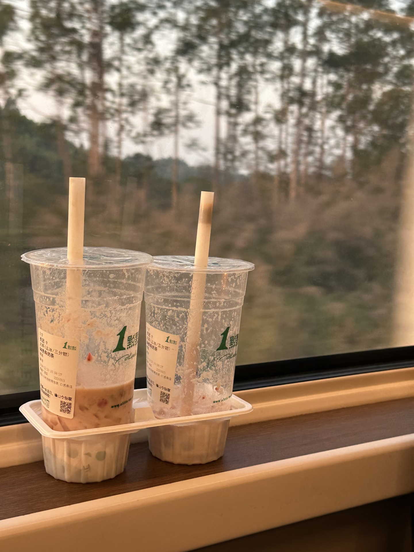 列车上喝咖啡☕️