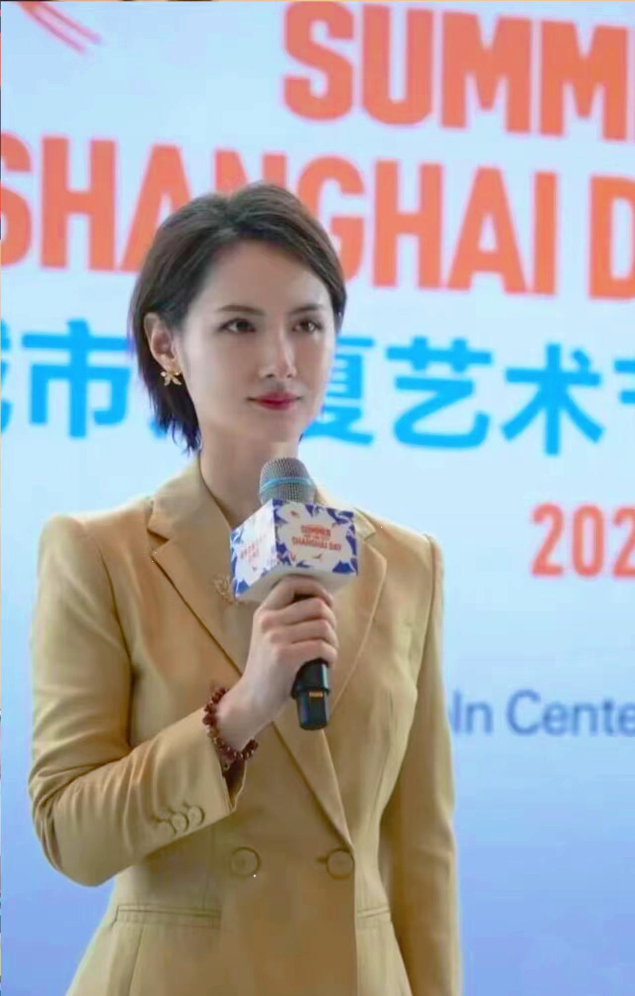 陈璇这个人。  
我真是越来越看不懂了。  
据网上信息，陈璇团队启动投诉维权，