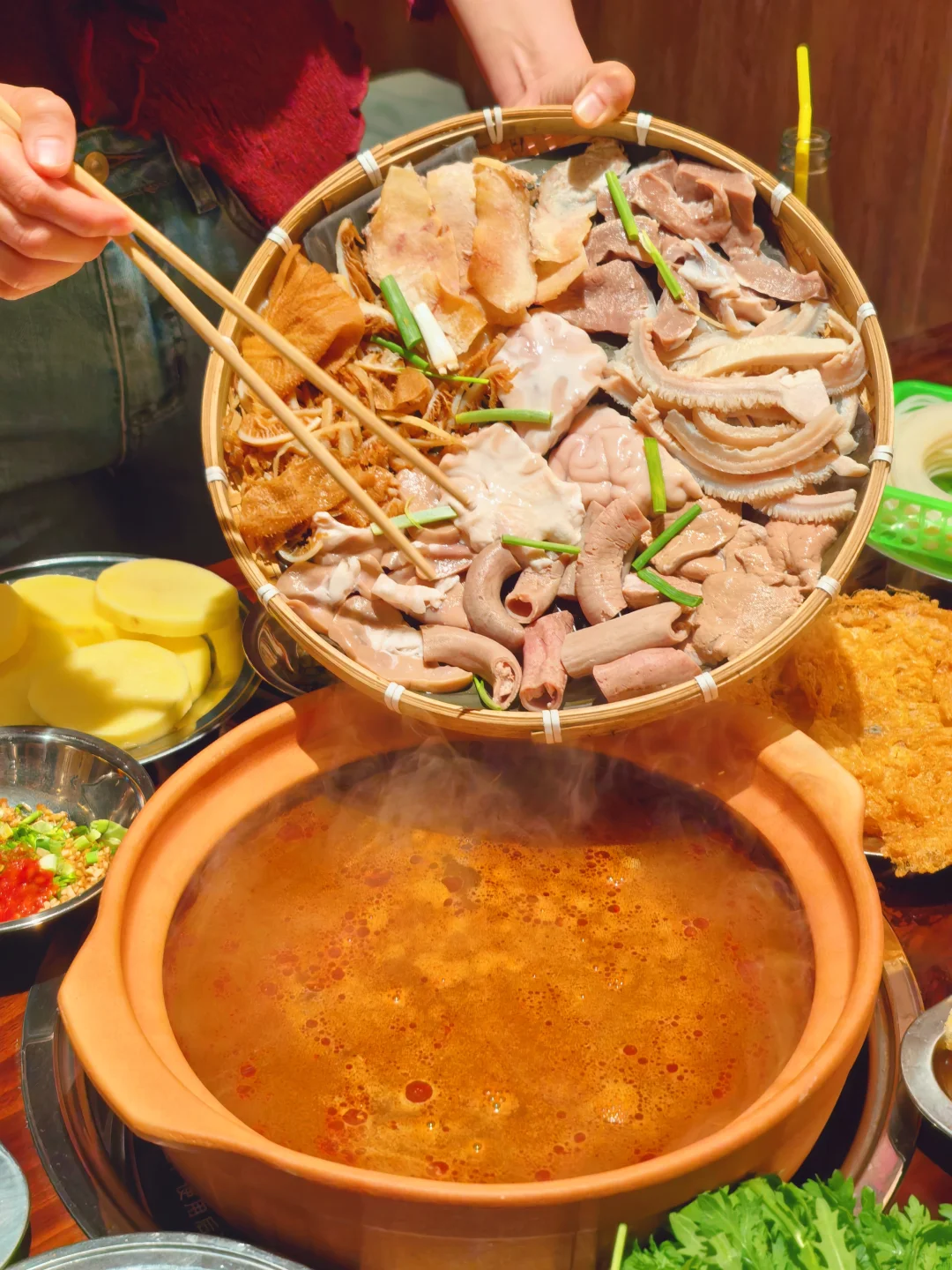 带朋友来济南，这家牛八宝螺蛳粉火锅必吃！