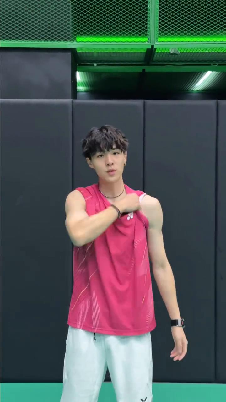 打羽毛球十年才能知道的事。
羽毛球的运动量是所有球类里最高的，号称是运动之王。看