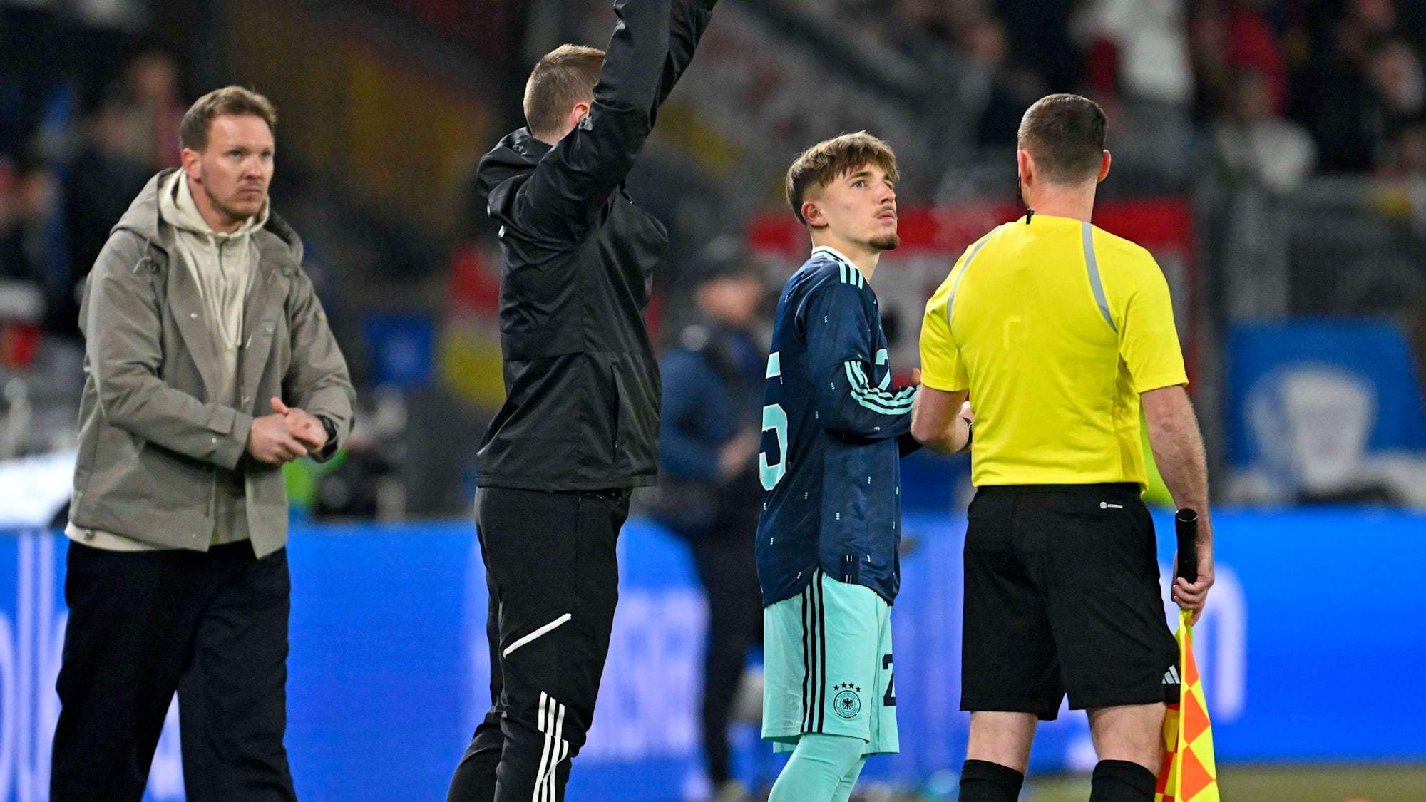 “踢球者”对德国4-3击败瑞士的比赛进行球员打分，萨内仅获4.5分，而替换萨内登