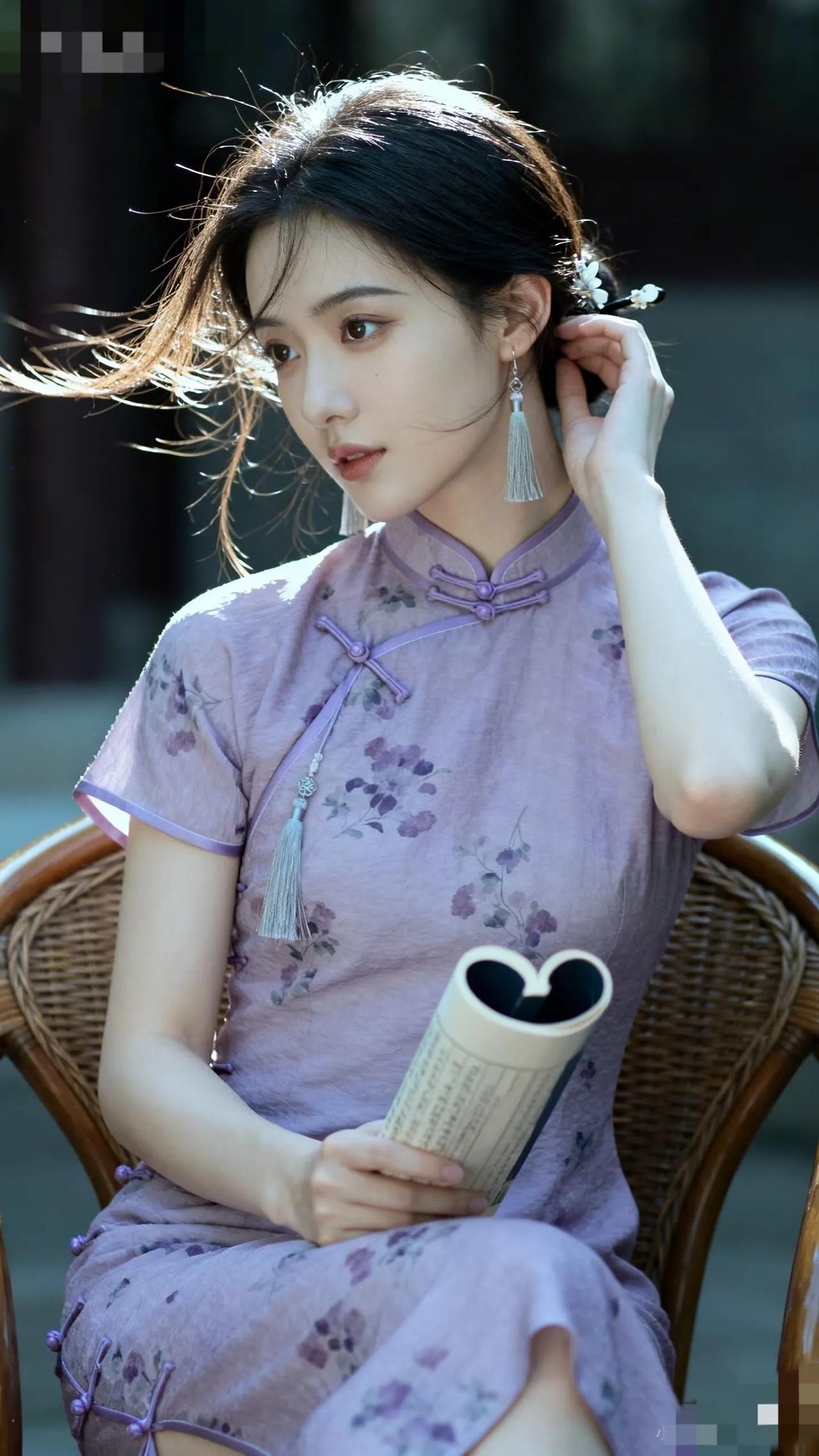 此联静候多时，只待方家妙笔！
不苛求格律严谨，唯愿意境相通、气韵相合。
若有高人