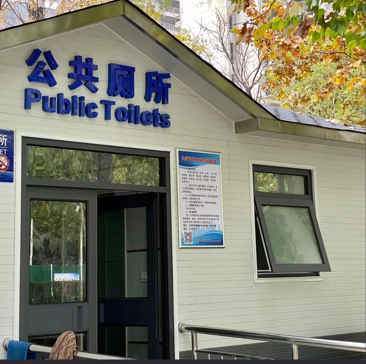 今年夏天我受公司委派去江苏昆山出差，那天晚上我跟供应商敲定完工作细节并吃完晚饭已
