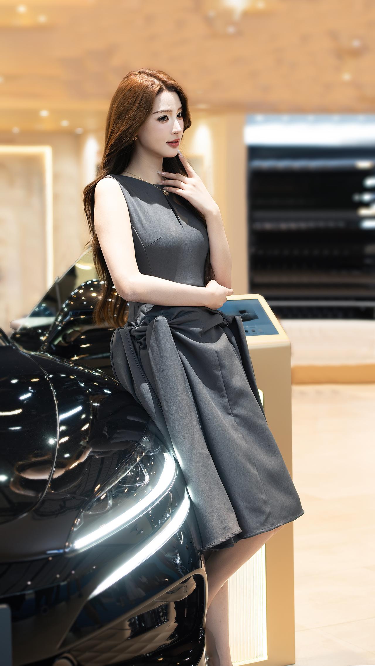 成都车展高雅气质美女 美丽车模推荐 美嘟