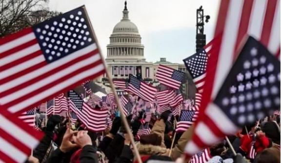 俄乌战争打了1000多天，美国终于发现不对劲：原来中国3年前就选对了！

俄乌冲