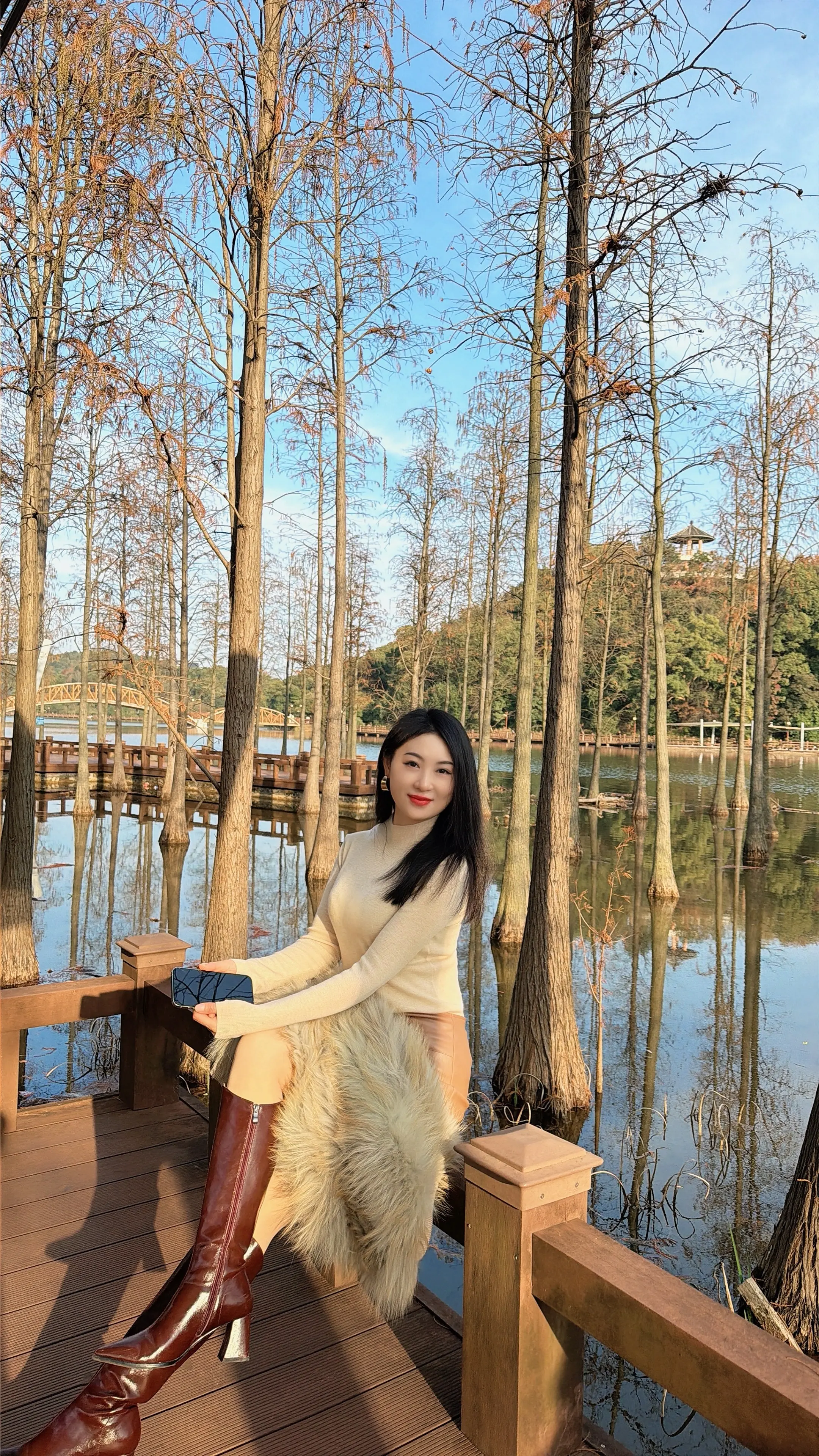 岁月，不仅给了我们皱纹，还给了我们沉稳与审慎，不被情绪左右，也是一种成...