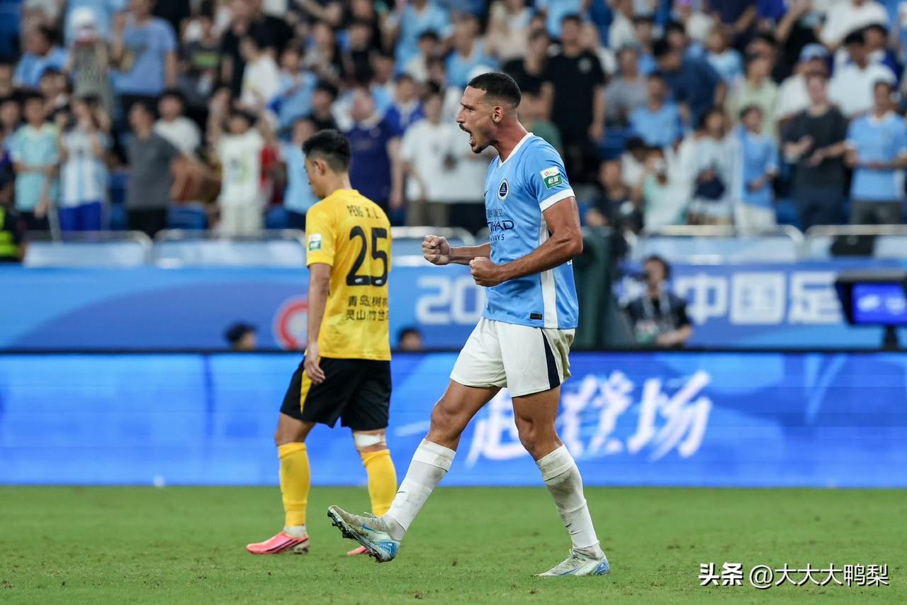 新鹏城3-0完胜西海岸三里程碑：队史首胜+终结13轮不败+郑智复出送大礼。

7