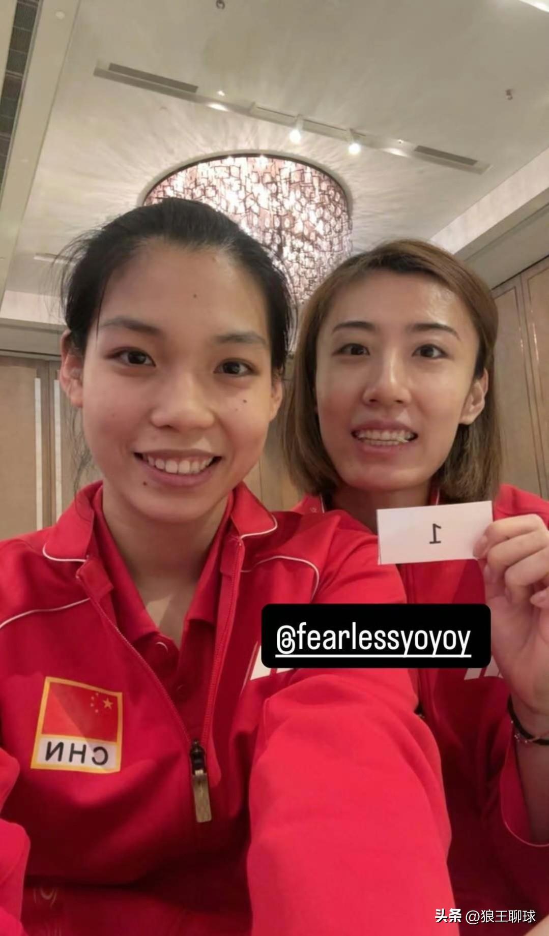 江苏女排史上最优秀的球员是谁?王媛媛和庄宇珊的合照，两人新赛季都去土耳其超级联赛